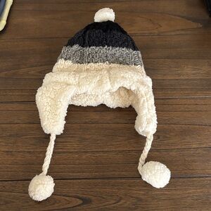 NWOT Cozy Black and Cream Winter beanie